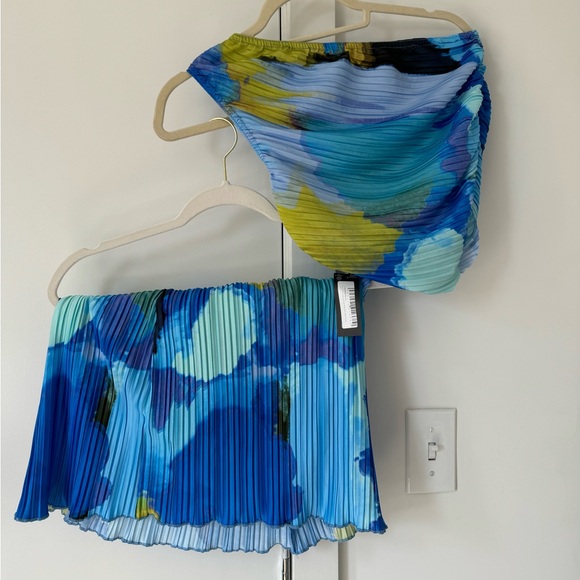 Pretty Little Thing Two piece set - Picture 3 of 4